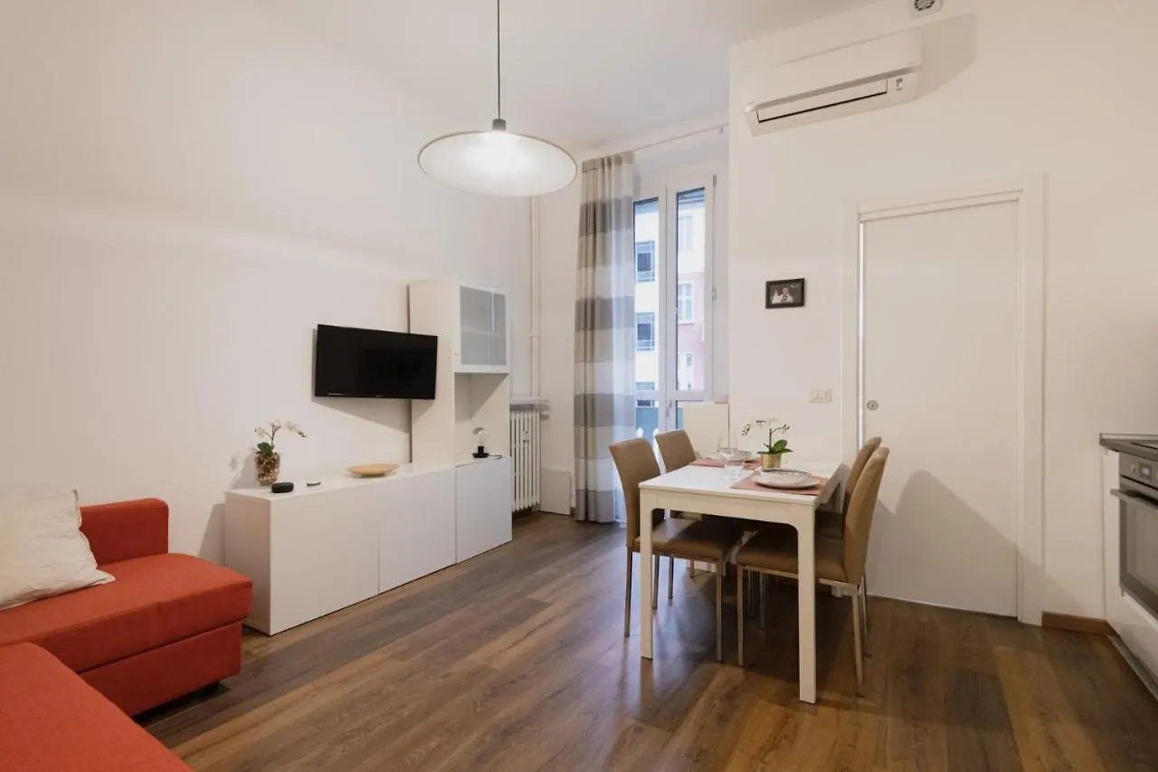 Easylife - Gemma Di Stile In Zona Bocconi Apartment Milan 0*,  Italy
