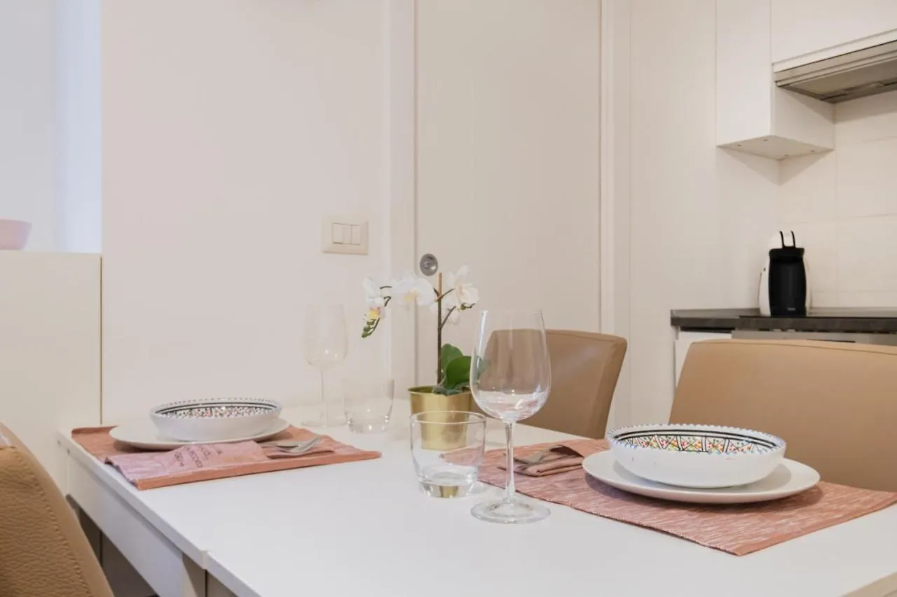 Easylife - Gemma Di Stile In Zona Bocconi Apartment Milan 0*,  Italy