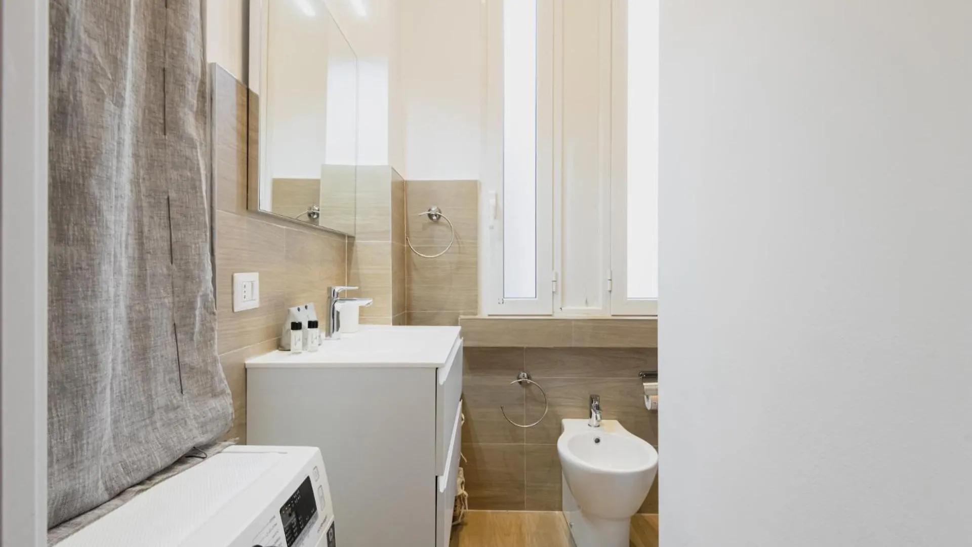 Easylife - Gemma Di Stile In Zona Bocconi Apartment Milan 0*,  Italy